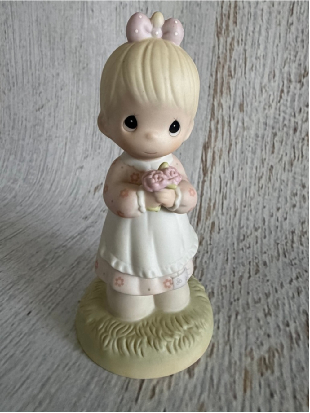 Precious Moments "Mommy I Love You" Girl Figurine One Size White Pink